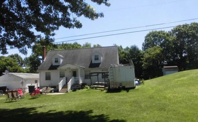 Colfax St, Irwin, PA 15642