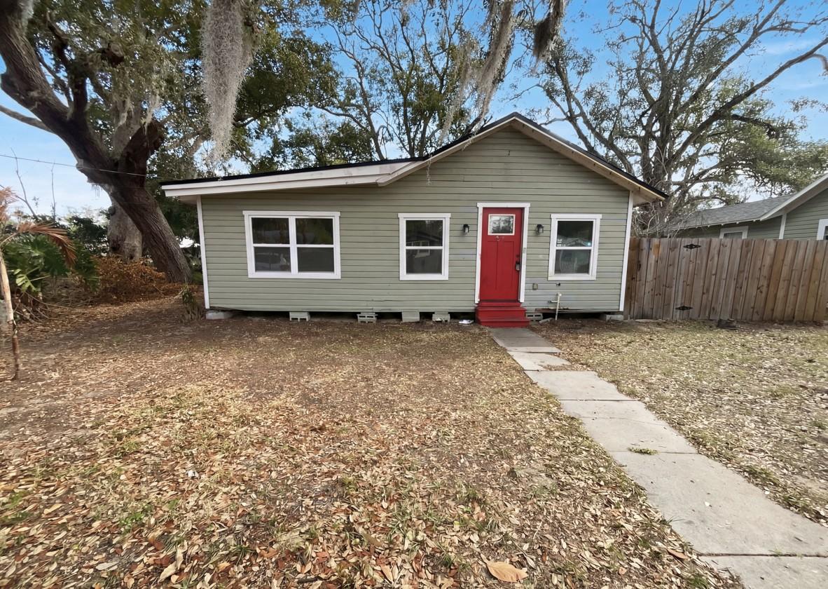 S Rhodes St, Mount Dora, FL 32757