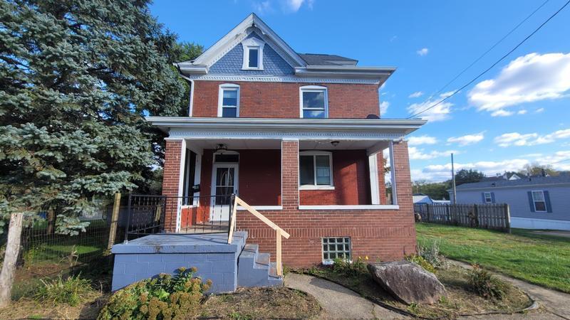 1/2 S 2nd St, Youngwood, PA 15697