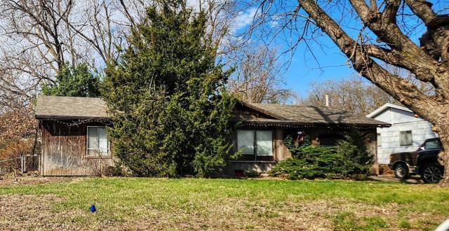 Valley Brook Ln, Saint Joseph, MO 64503