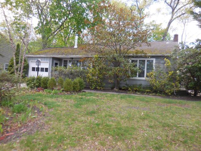 Phyllis Dr, Patchogue, NY 11772