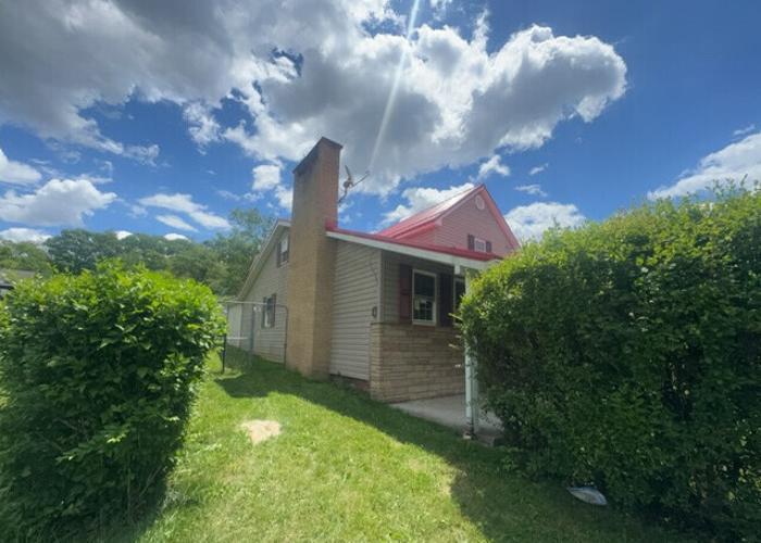 Entry Rd, Aultman, PA 15713
