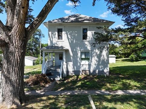 N 12th St, Chariton, IA 50049