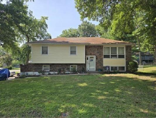 E 10th St, Kearney, MO 64060