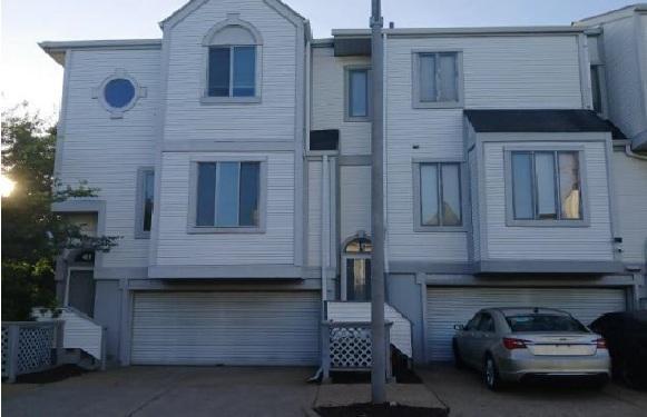 Columbus Square Dr, Saint Louis, MO 63101