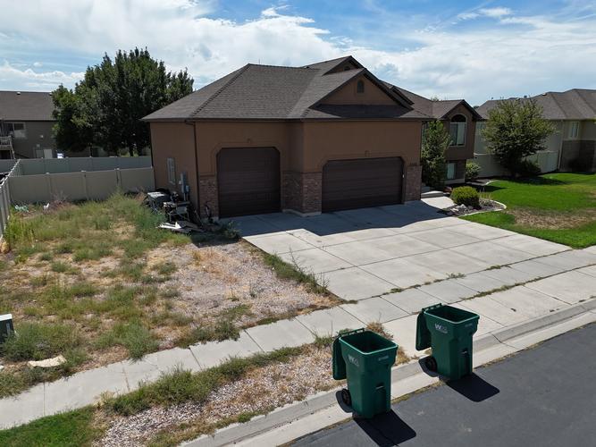 W 1725 S, West Haven, UT 84401
