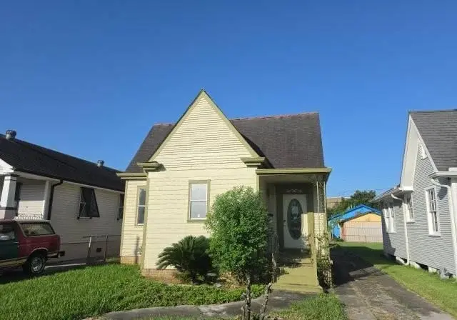 Piedmont Dr, New Orleans, LA 70122