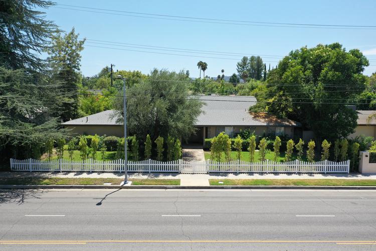 Burbank Blvd, Woodland Hills, CA 91367