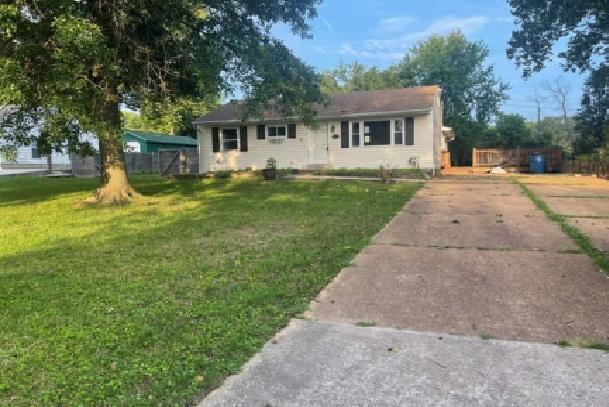 Highview Dr, Ballwin, MO 63011