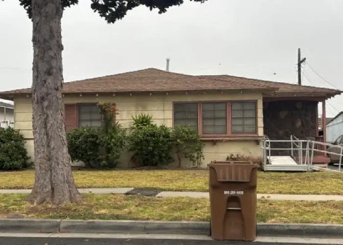 W 111th Pl, Los Angeles, CA 90047