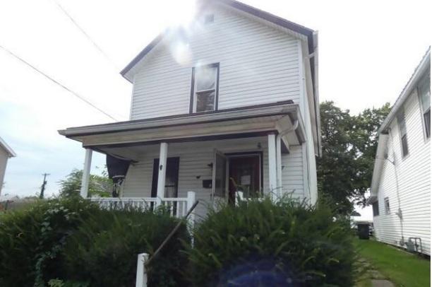 S 8th St, Coshocton, OH 43812