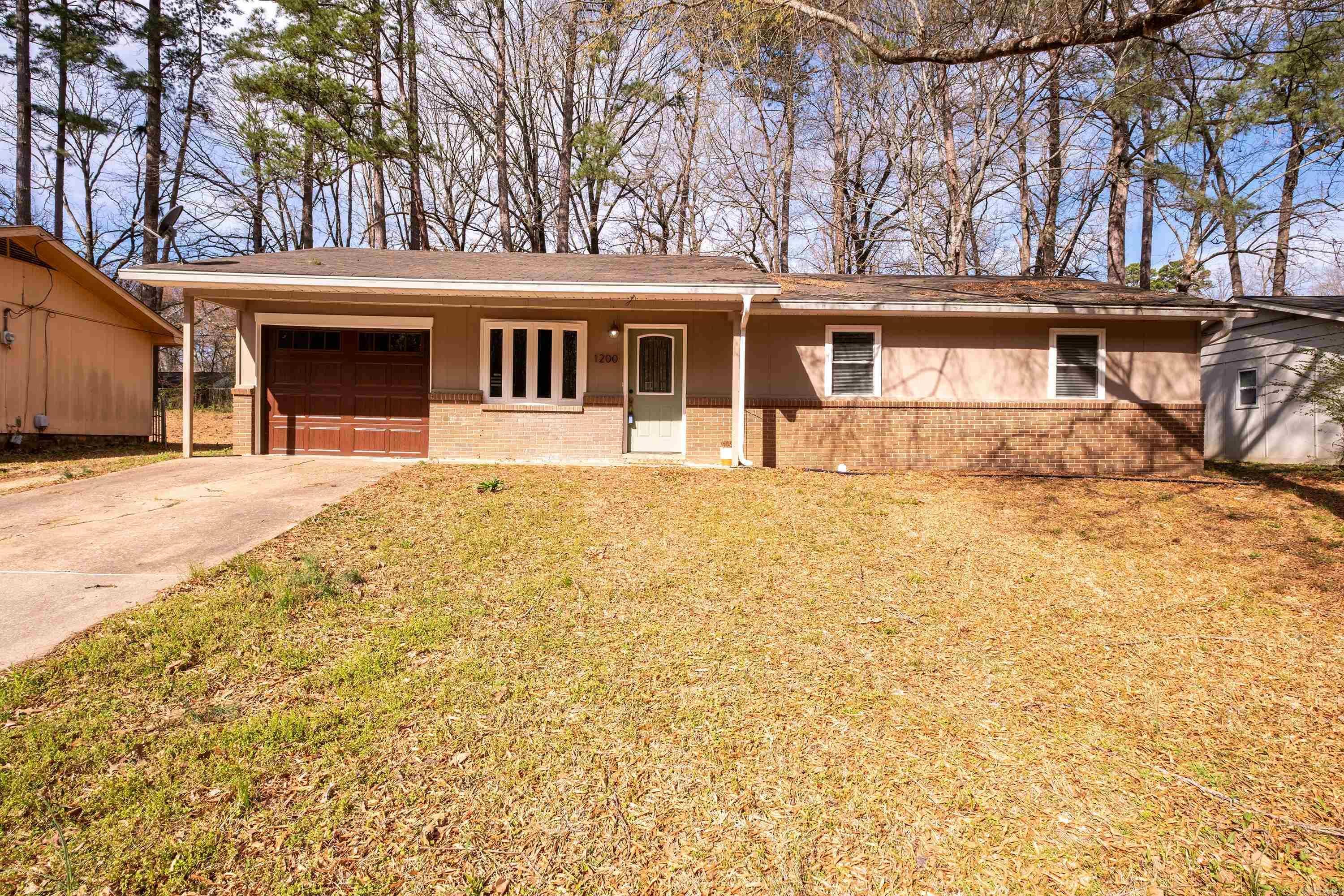 Chris Dr, Benton, AR 72015