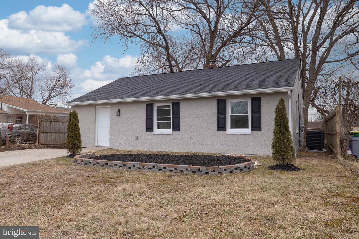 Elwood Pl, New Castle, DE 19720