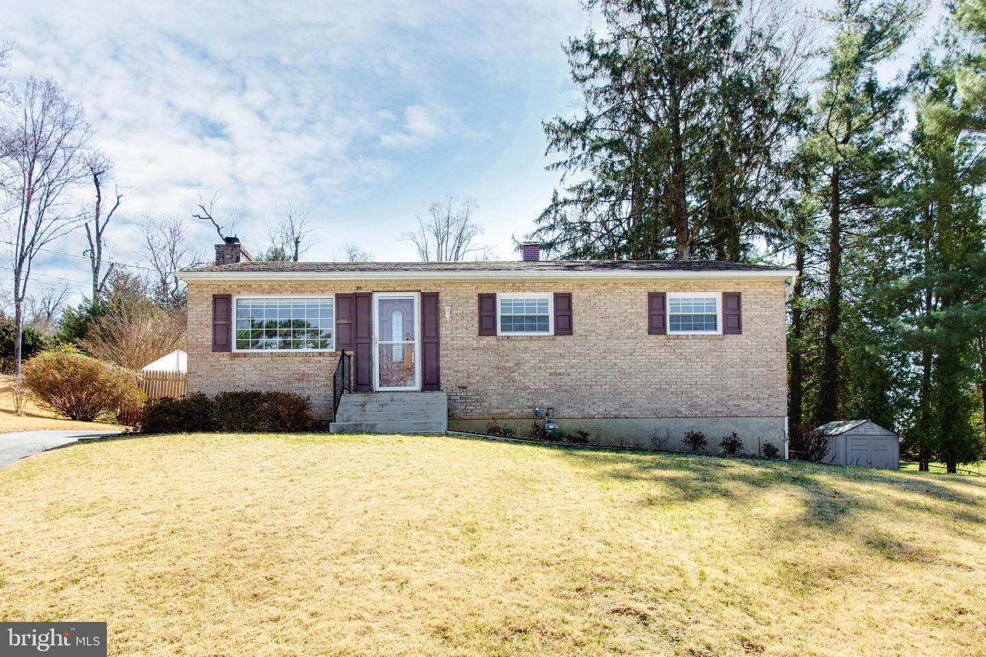 Moorepark Ct, Cockeysville, MD 21030