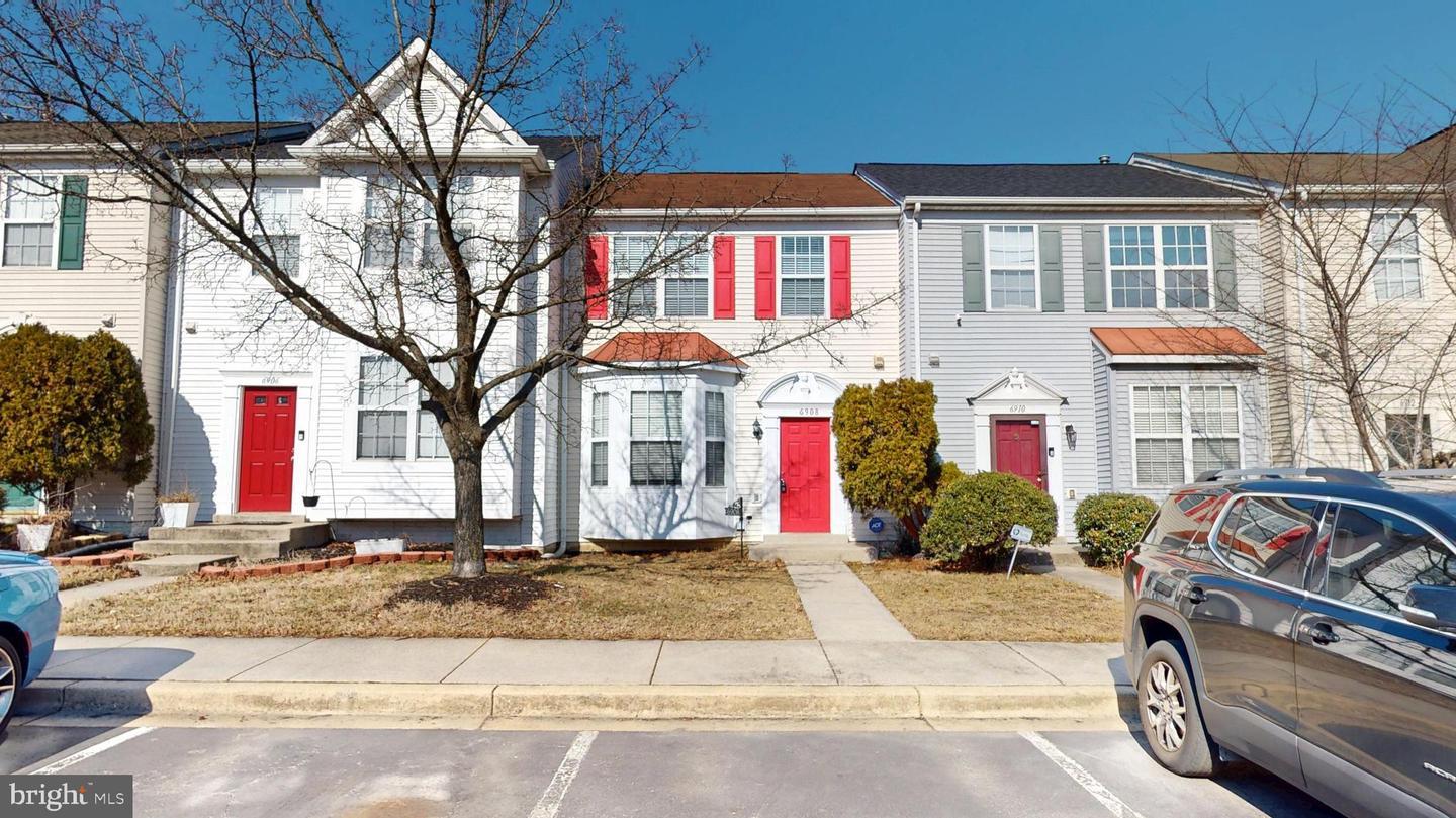 Malachite Pl, Capitol Heights, MD 20743