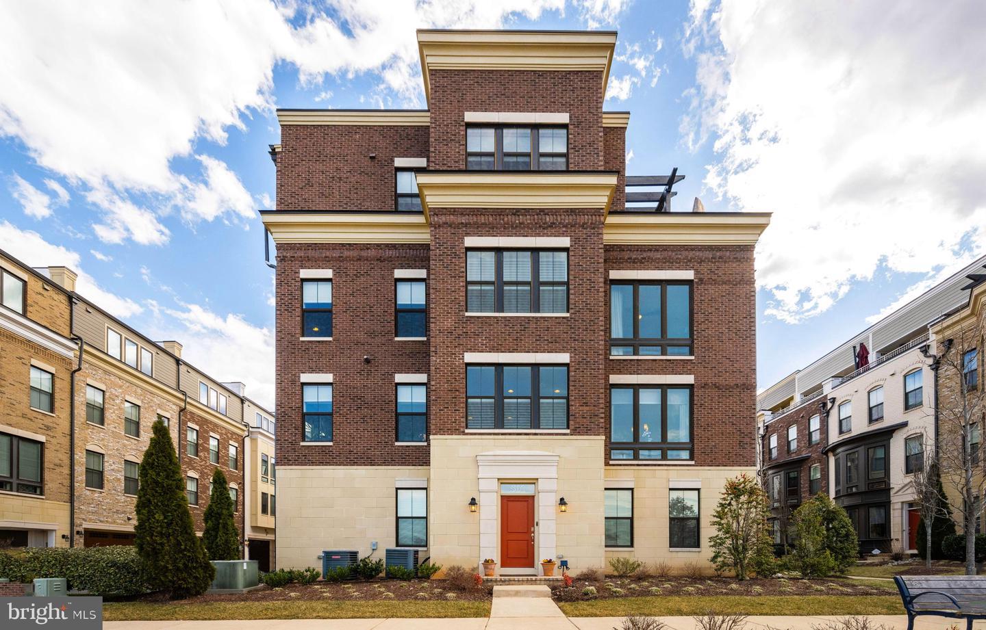 Silver Clipper Ln, Oxon Hill, MD 20745
