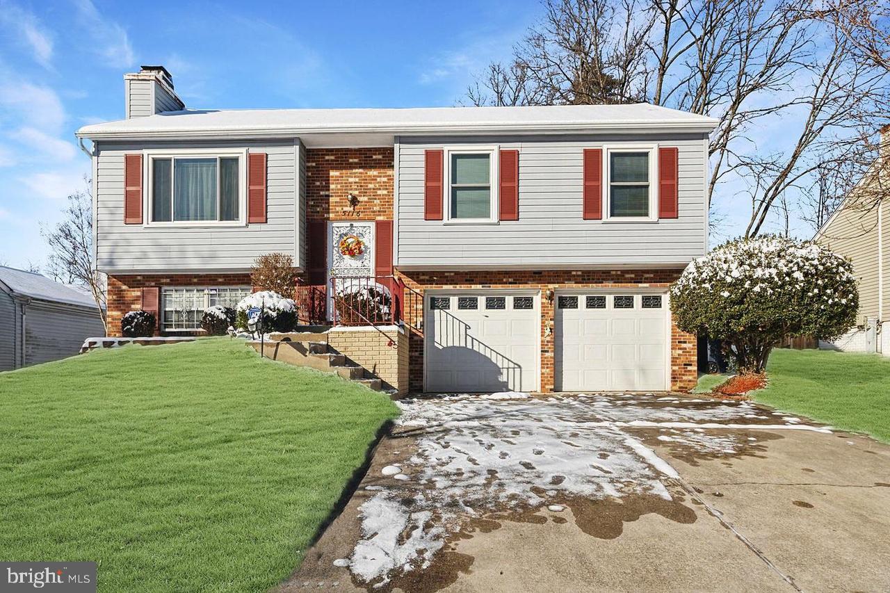 Aldershot Dr, Lanham, MD 20706