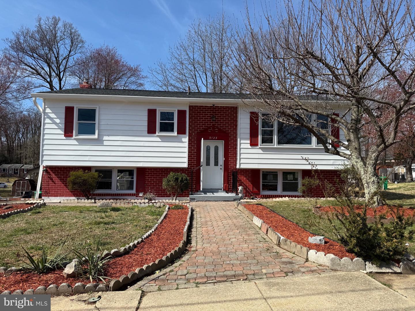 Susan Ln, Clinton, MD 20735