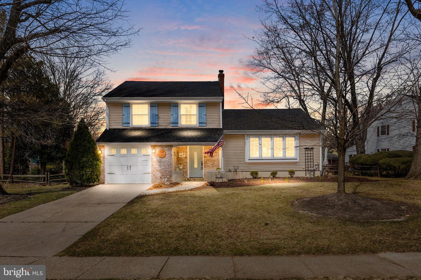 Waterford Dr, Delran, NJ 08075