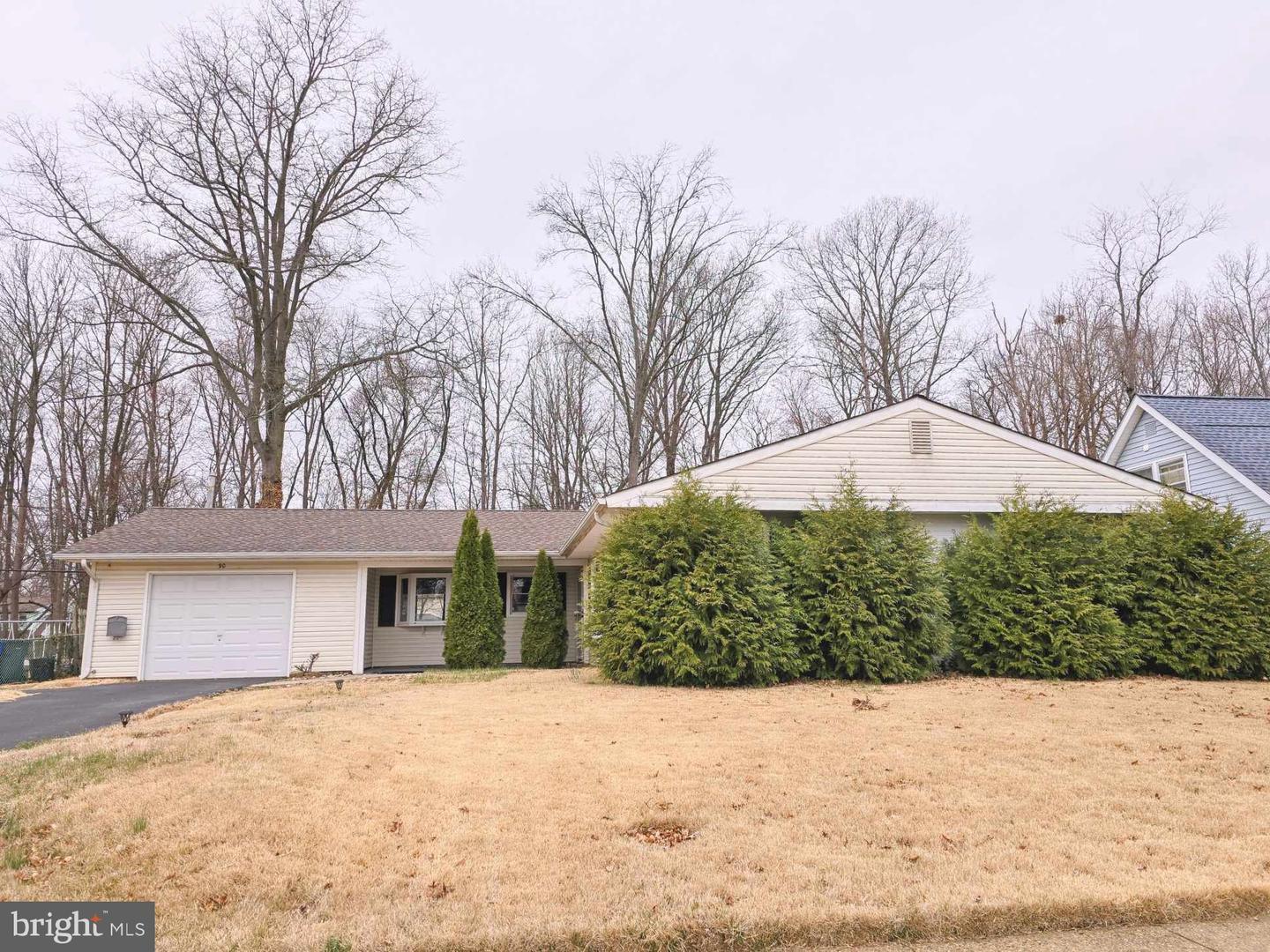 E River Dr, Willingboro, NJ 08046