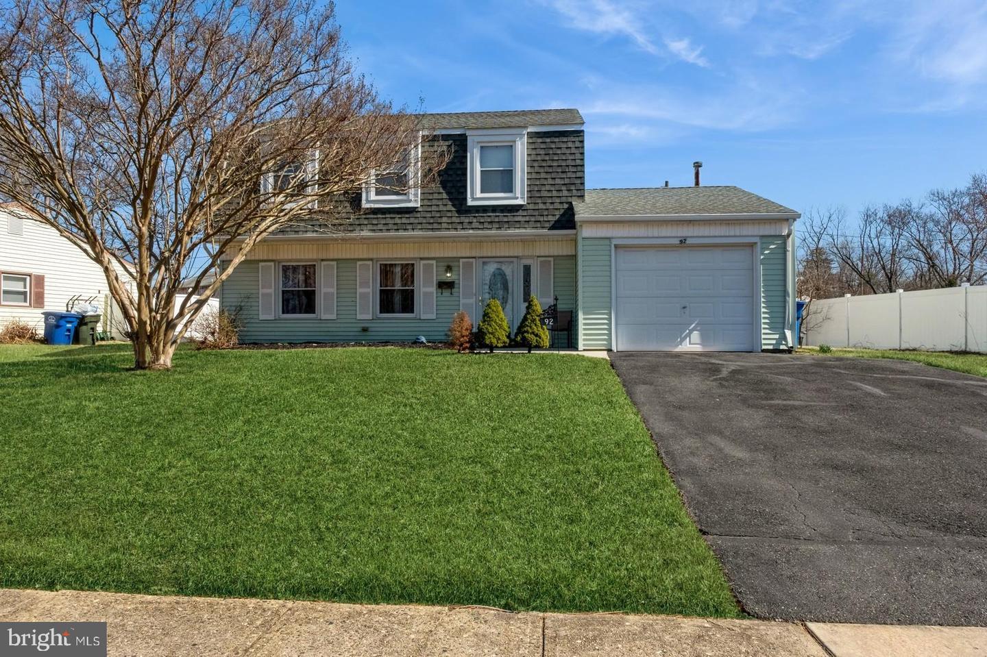 New Castle Ln, Willingboro, NJ 08046
