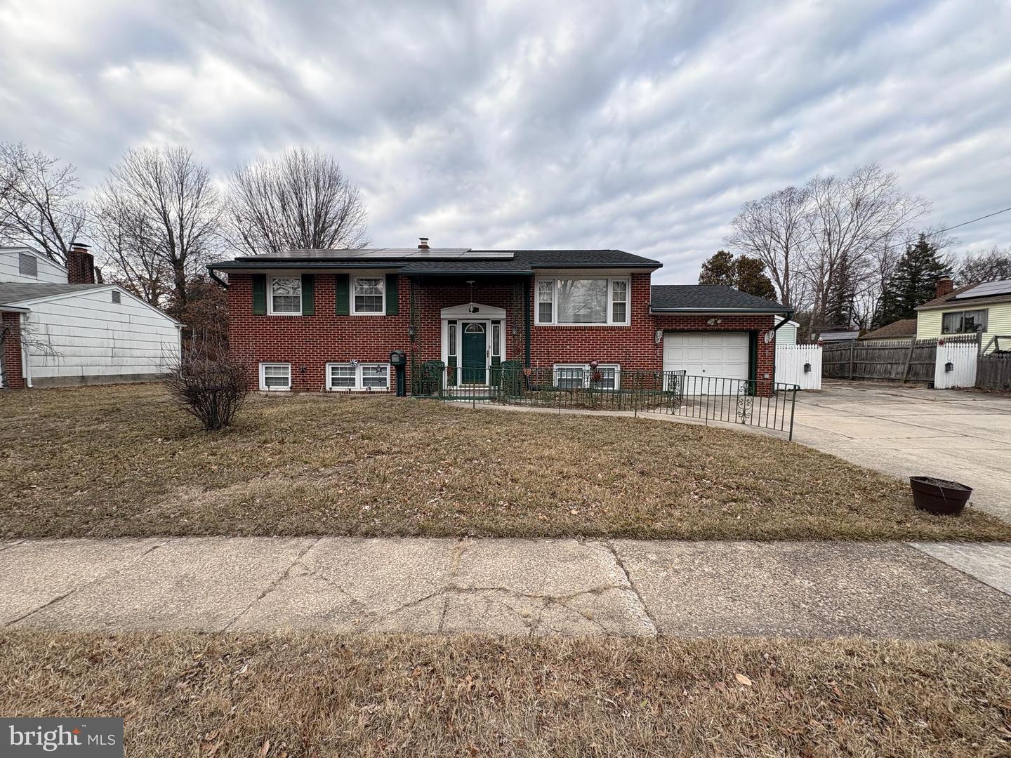 Sunset Dr, Somerdale, NJ 08083