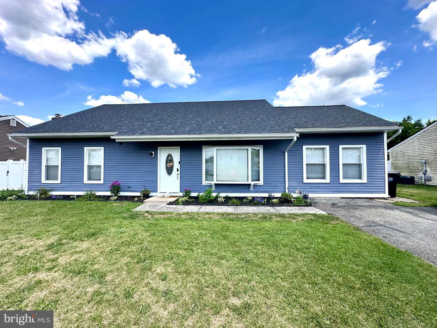 Arbor Meadow Dr, Sicklerville, NJ 08081
