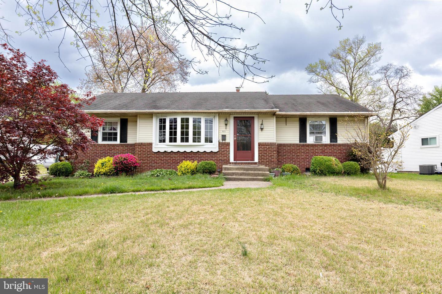Pasadena Dr, Somerdale, NJ 08083