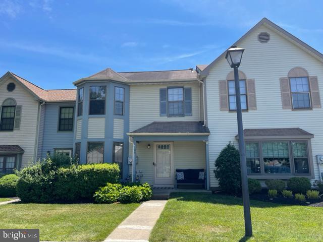 Stratton Ct, Robbinsville, NJ 08691