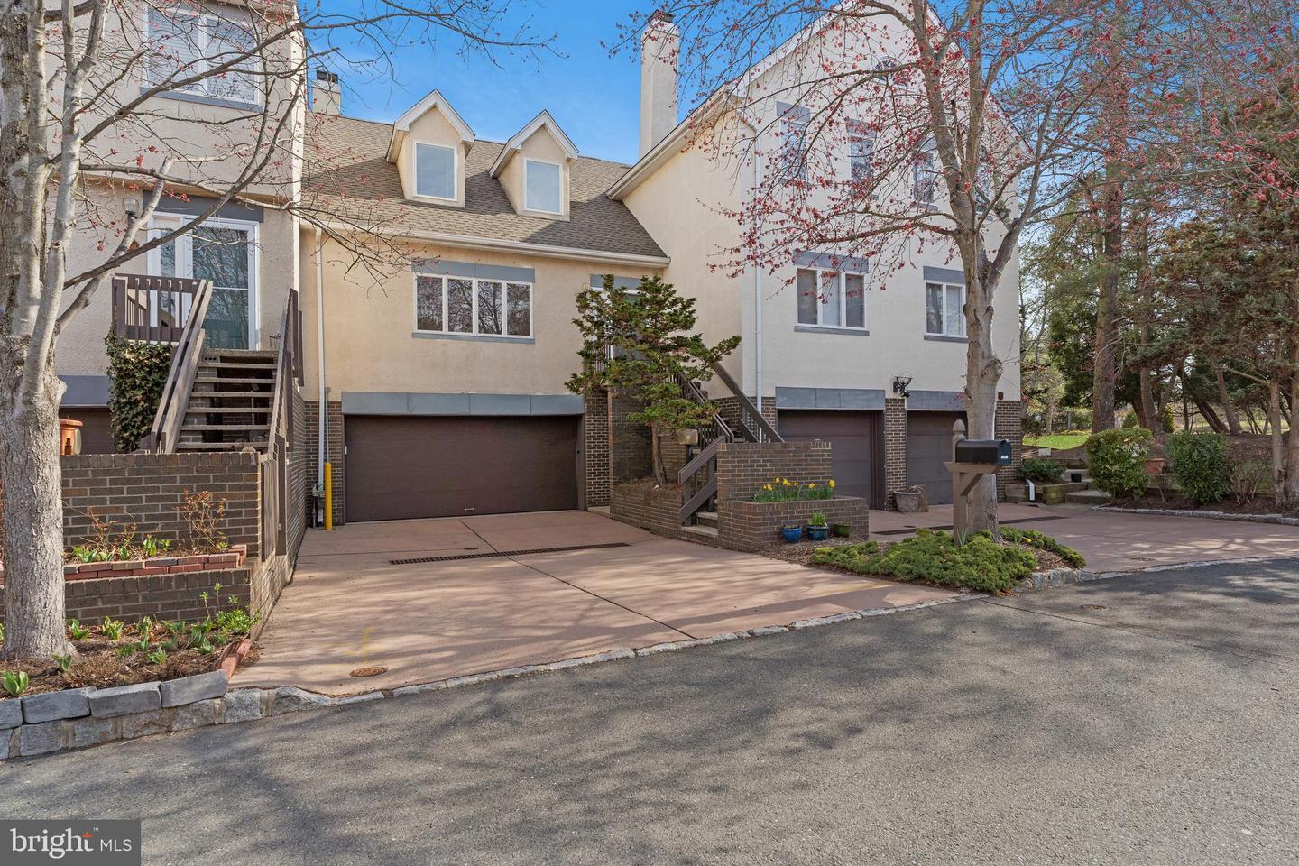 Lexington Ct, Princeton, NJ 08540