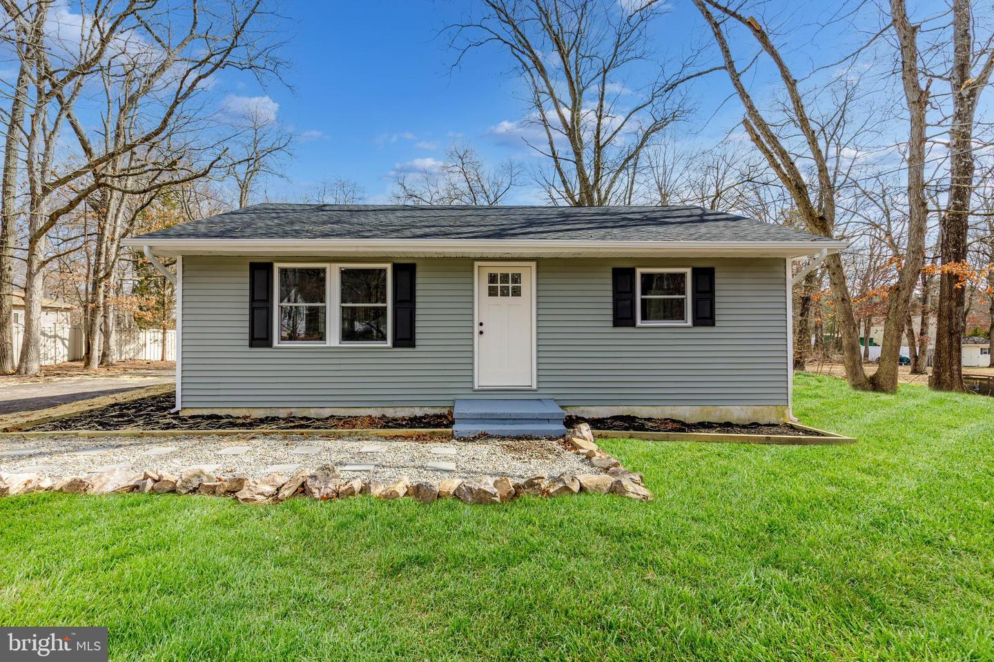 W Caines Dr, Cream Ridge, NJ 08514