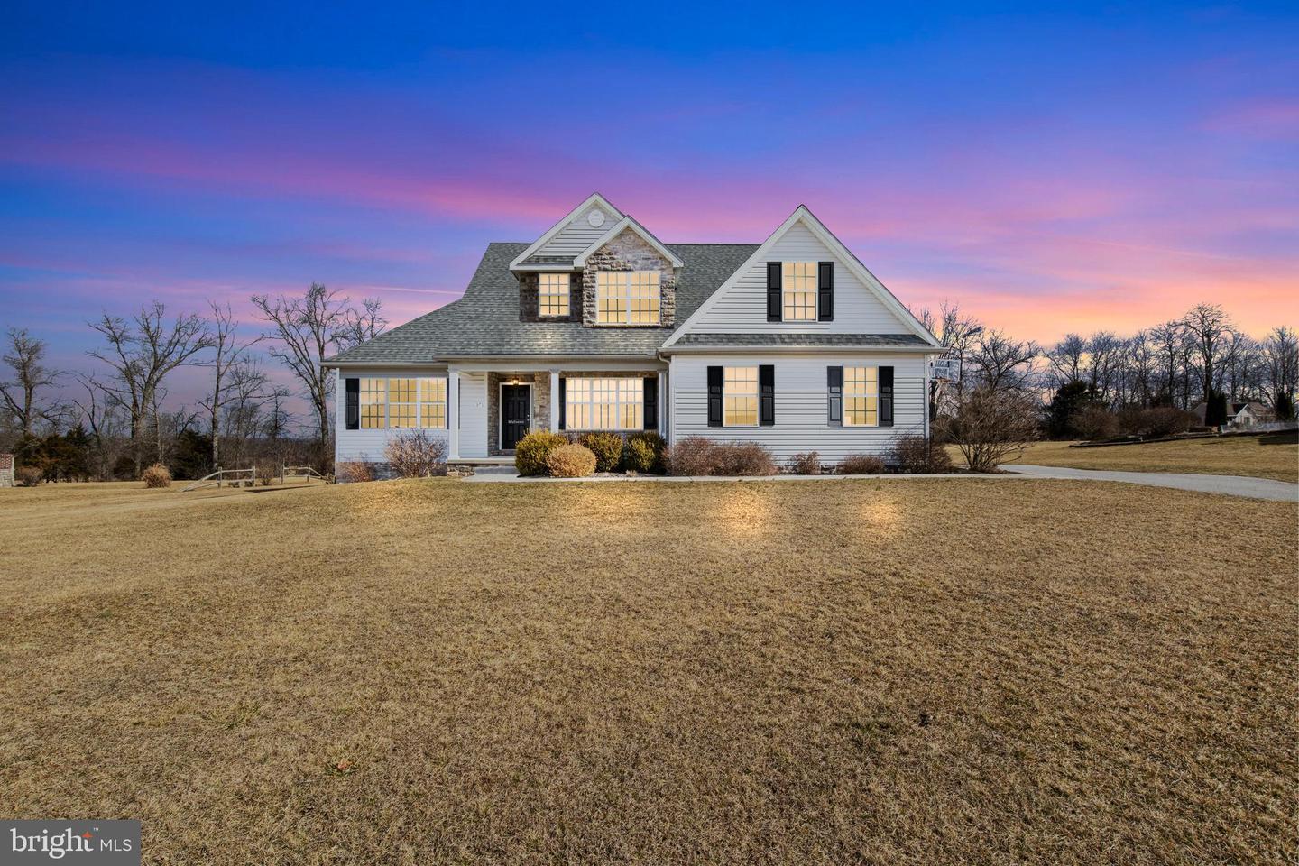 Woodland Dr, New Oxford, PA 17350