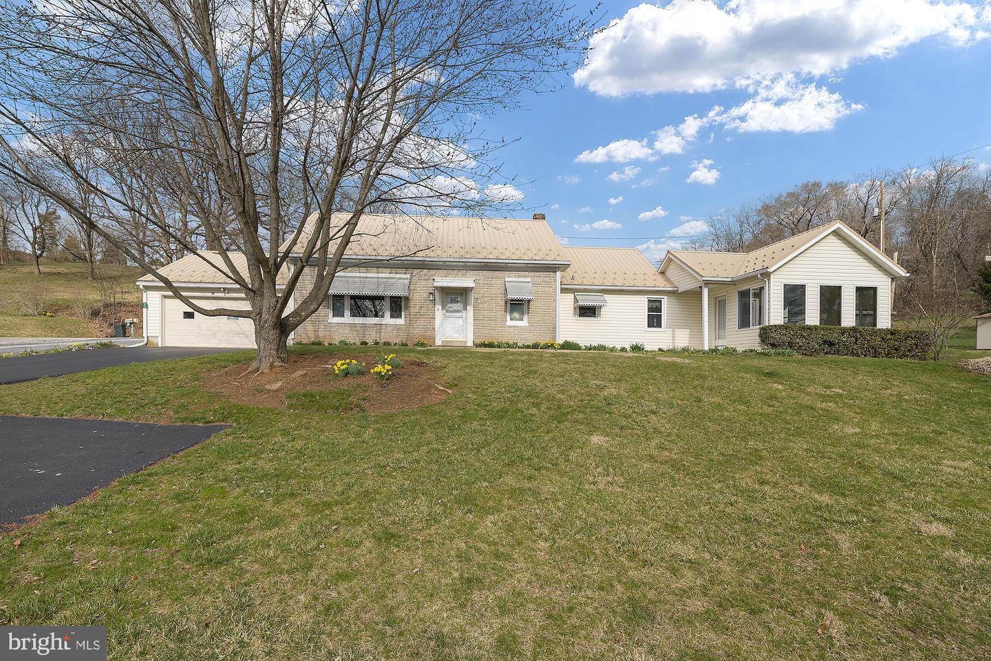 Becker Rd, New Oxford, PA 17350