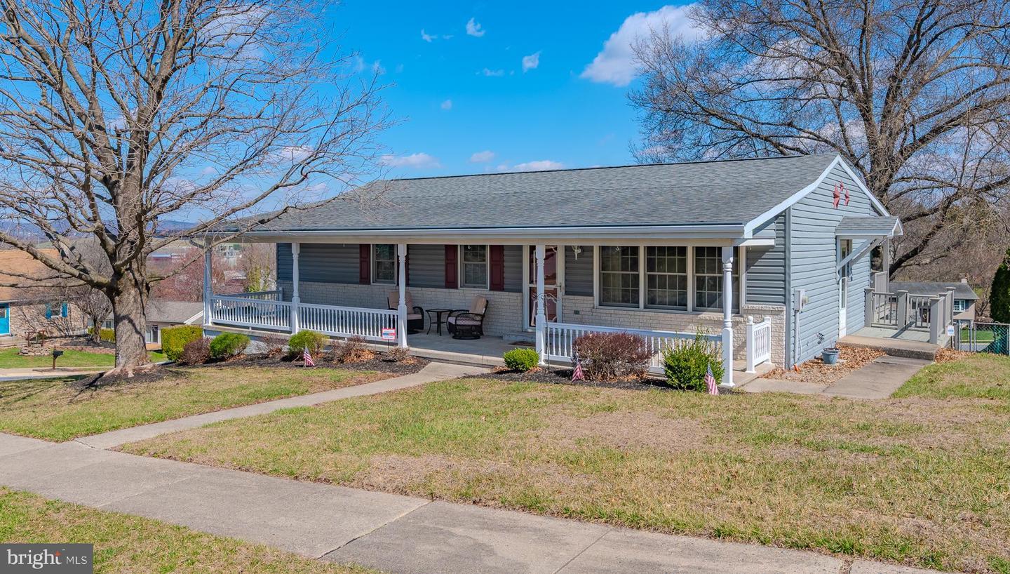 E 9th St, Birdsboro, PA 19508