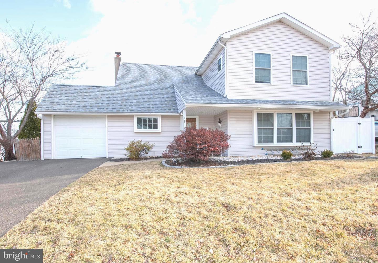 Hawk Rd, Levittown, PA 19056