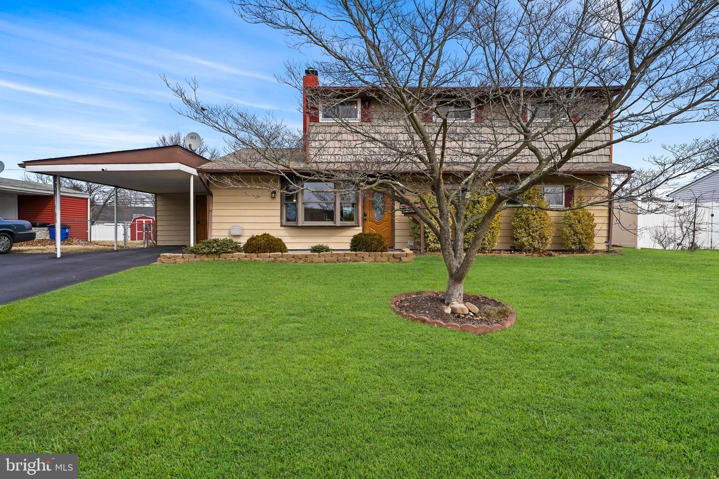 Thornridge Dr, Levittown, PA 19054