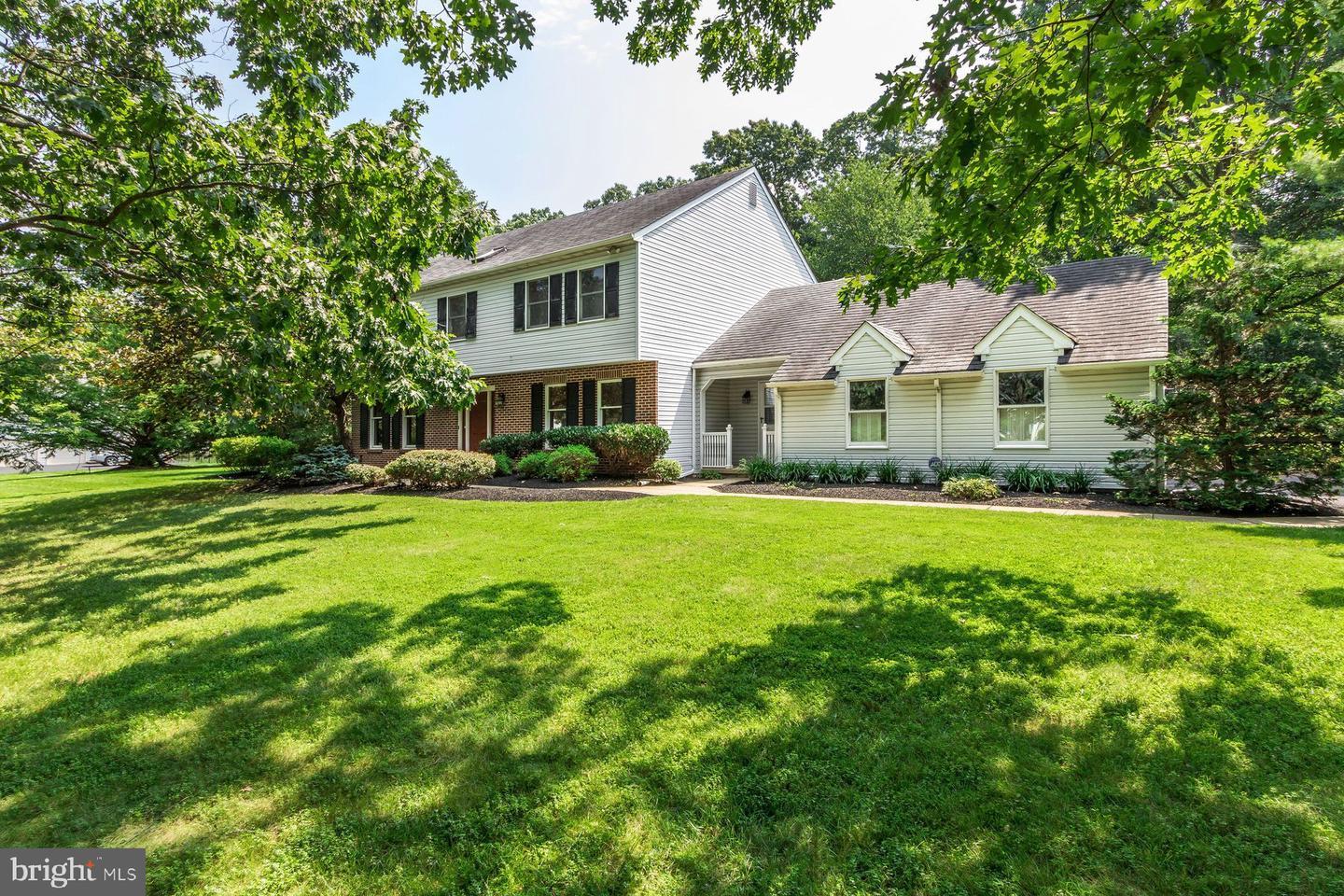Danielle Dr, Doylestown, PA 18902