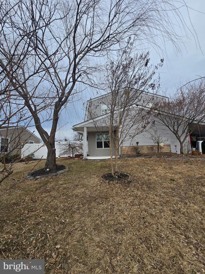 Crabtree Dr, Levittown, PA 19055