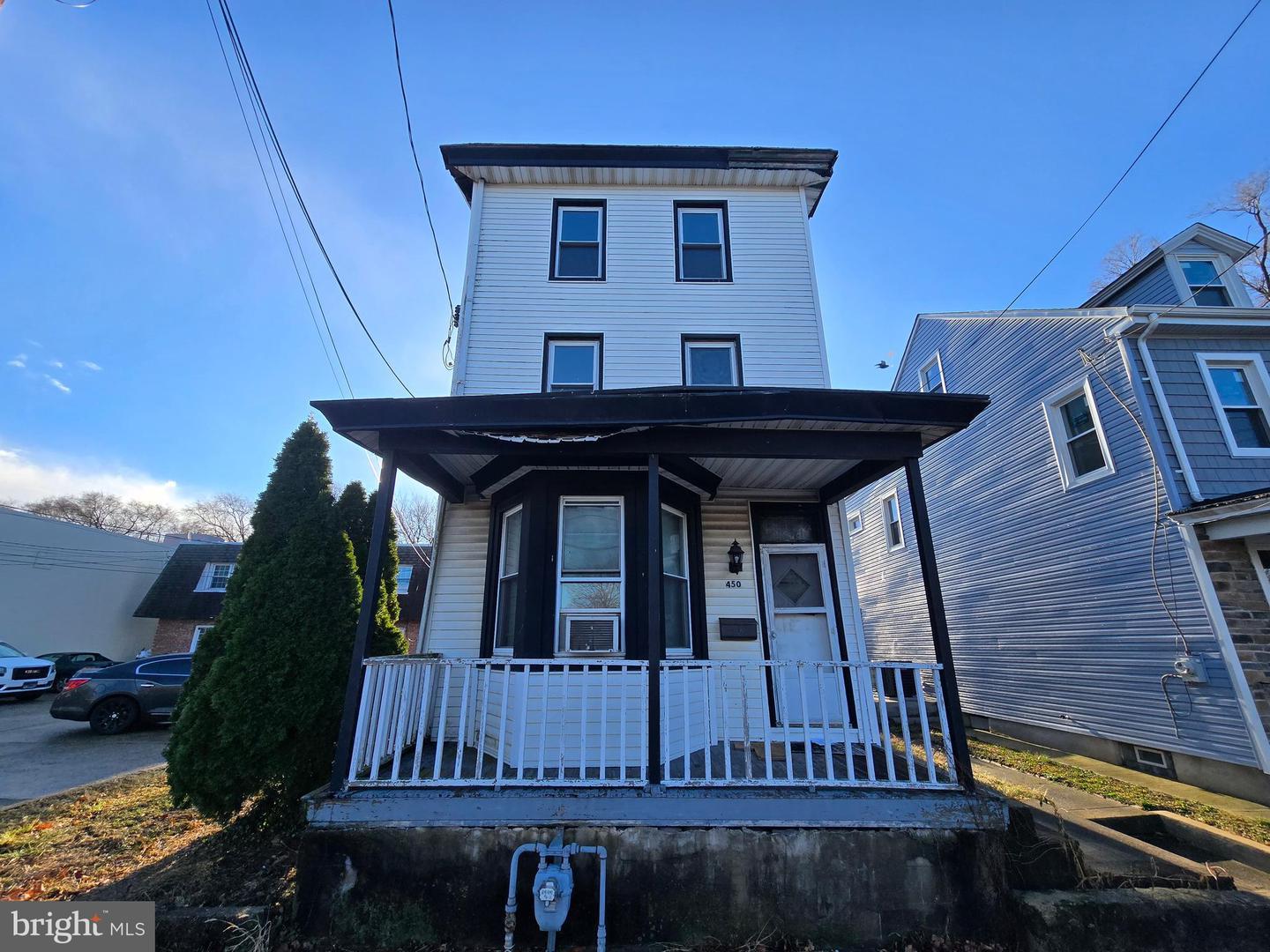 Pond St, Bristol, PA 19007