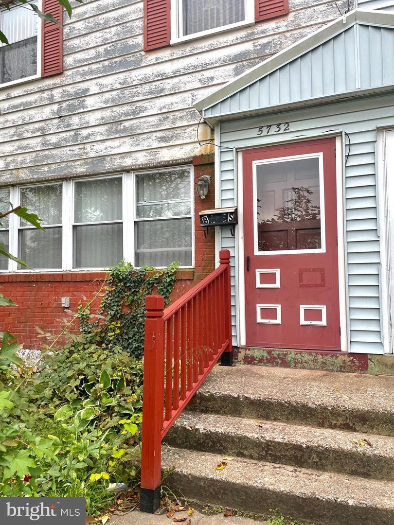 Mitchell Rd, Levittown, PA 19057