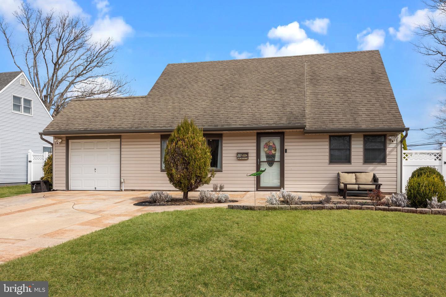 Pine Needle Rd, Levittown, PA 19056