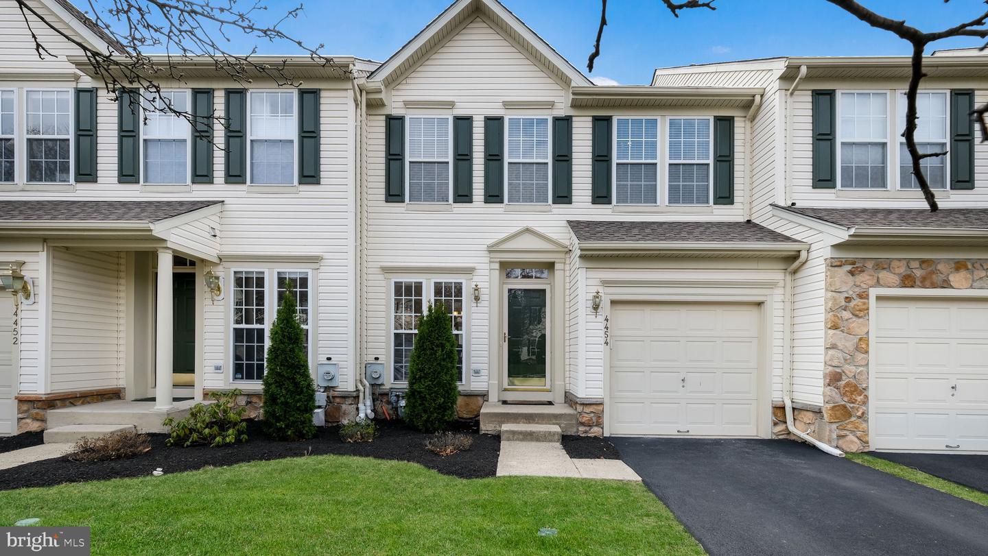 Honeysuckle Ln, Doylestown, PA 18902