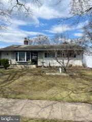 Flower Ln, Levittown, PA 19055