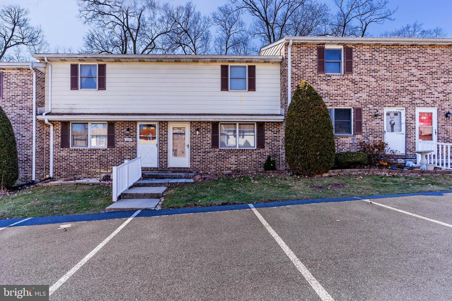 Gates Ln, Enola, PA 17025