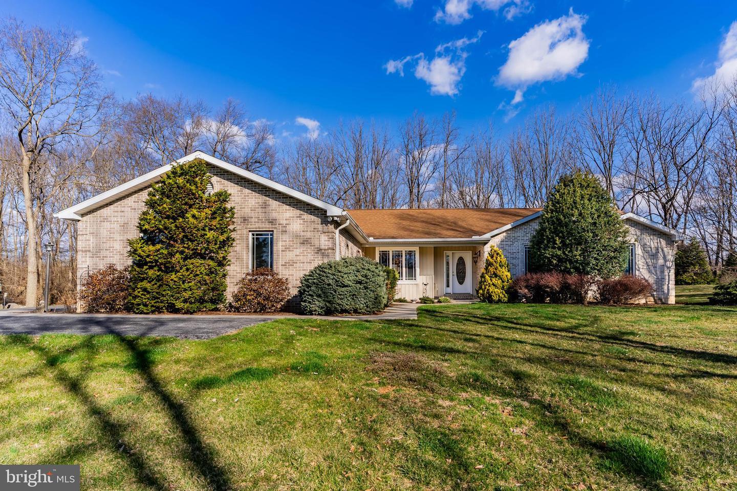 Jessica Dr, Carlisle, PA 17015