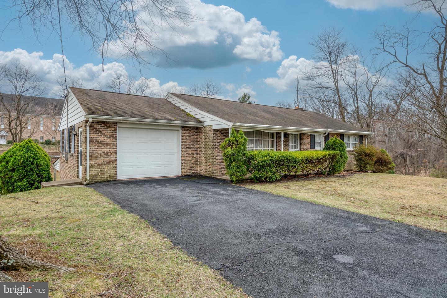 Sharon Rd, Enola, PA 17025