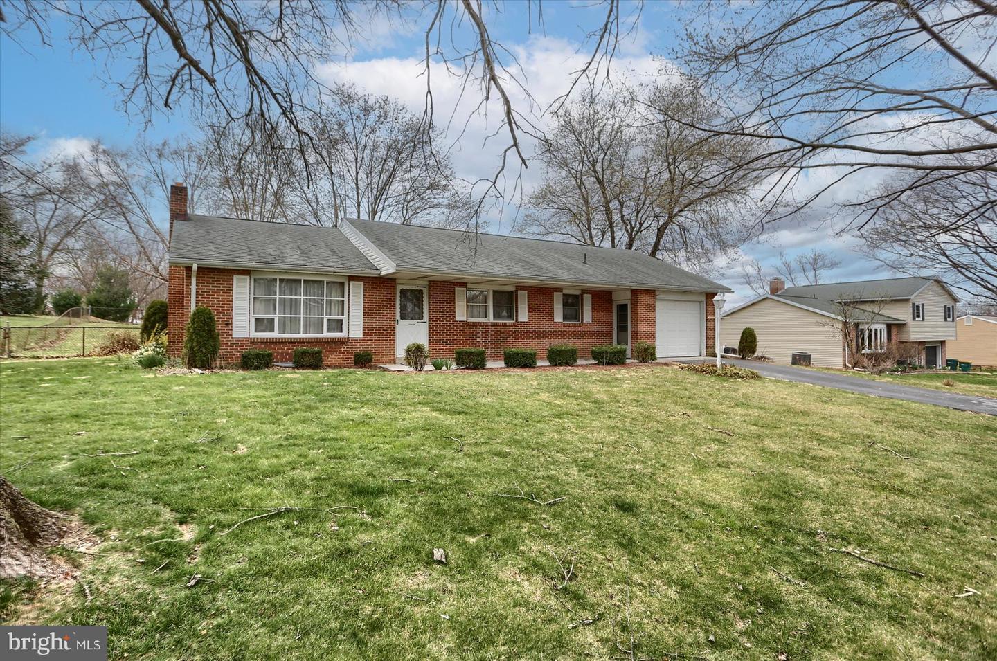 Hillcrest Dr, Carlisle, PA 17015