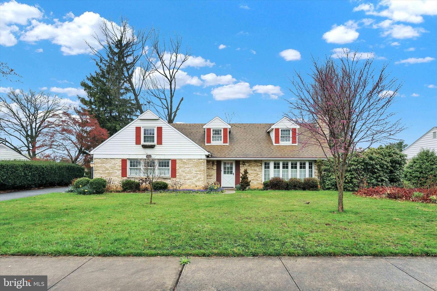 Glenn St, Shippensburg, PA 17257