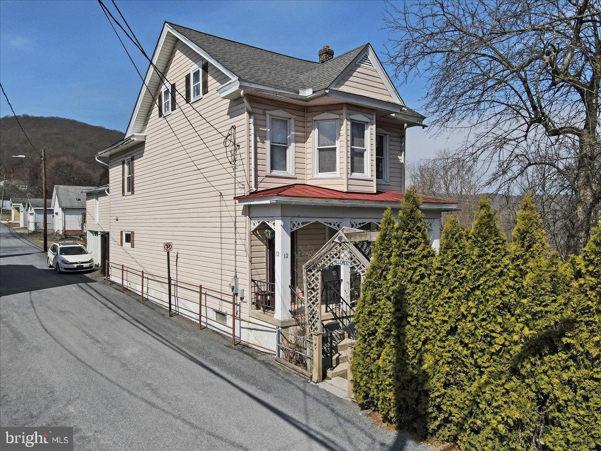 Chestnut Ave, Jim Thorpe, PA 18229