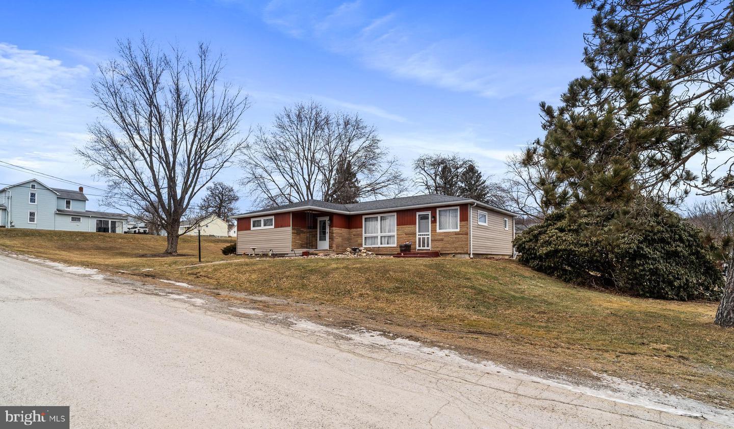 Sue St, Houtzdale, PA 16651